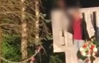 Делали нацистские татуировки и эмблемы SS на майках – задержаны жители Любани