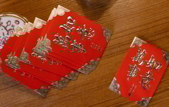 Китайские акции завершили год ростом, Гонконг преодолевает четырехлетний спад