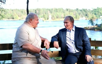 После встречи с Путиным Лукашенко заявил, что "туристические поездки" надоели