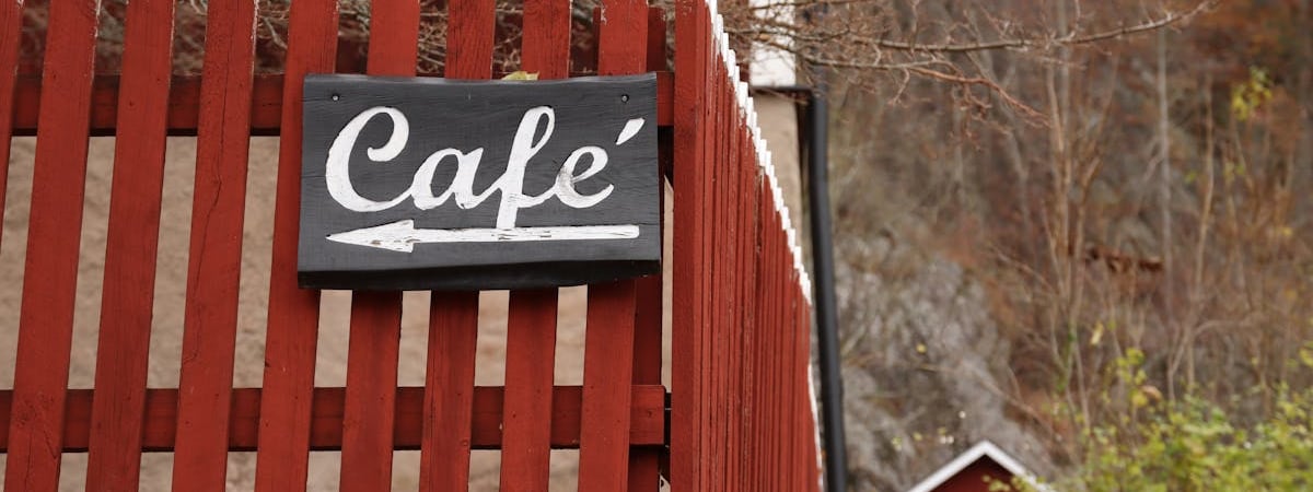 Продажи новых премиальных автомобилей в РФ снизились впервые за 20 месяцев