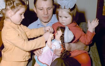 Роскосмос поделился уникальными фото из семейного архива Гагарина — Фото