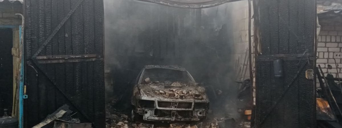 В Свислочи мужчина пытался потушить гараж и попал в больницу