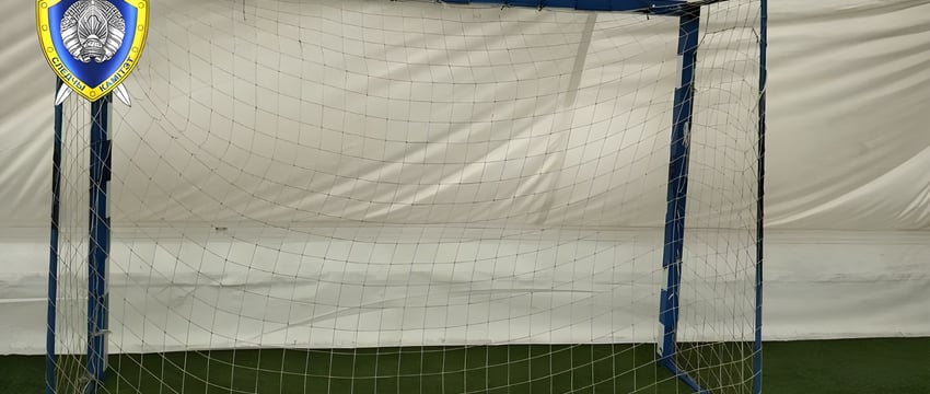 СК: на школьника в Витебске упали футбольные ворота. Сейчас мальчика перевезли в Минск