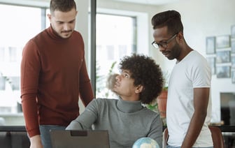 Мировая индустрия рекламы в этом году впервые превысит $1 трлн доходов