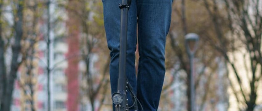 Что предлагают изменить в ПДД, чтобы обуздать самокатчиков? Разбираемся