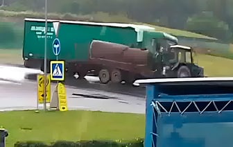 Под Витебском фура врезалась в «Беларус», пострадал тракторист