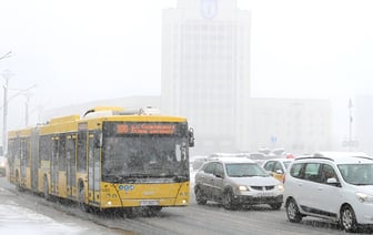 «Минсктранс» предупредил о задержках из-за непогоды, а в ГАИ предостерегли водителей от «рискованного поведения» — Фото