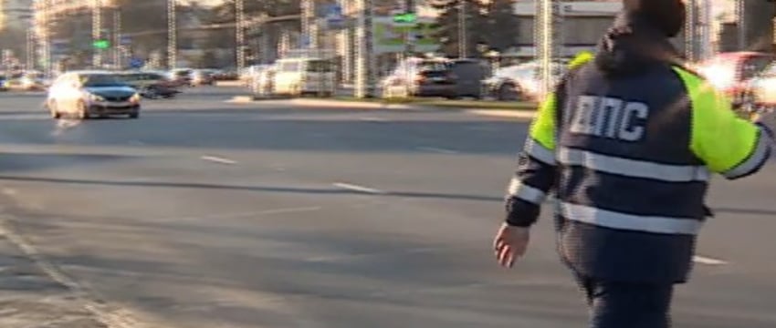 В Бресте сотрудники ГАИ останавливали водителей, которые говорили по телефону за рулем. Что им за это было?