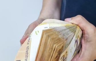 В Беларуси предприятие уволило работника, а потом заплатило вместо него 16 тысяч рублей. Вот что произошло