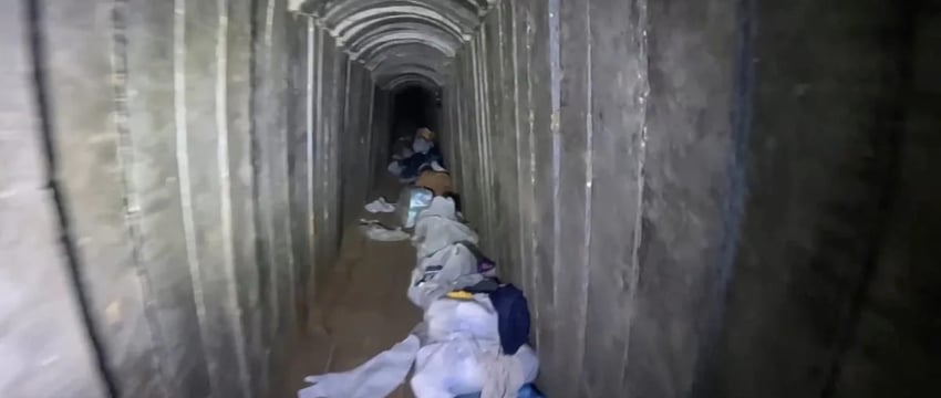 В Израиле опубликована видеозапись тесного туннеля, в котором содержались и были убиты заложники