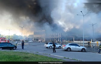 Два человека погибли в результате удара русских по украинскому магазину DIY, сотни людей находились внутри