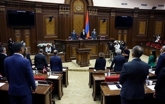 Парламент одобрил вступление Армении в Евросоюз. Оппозиция назвала закон «издевательством»