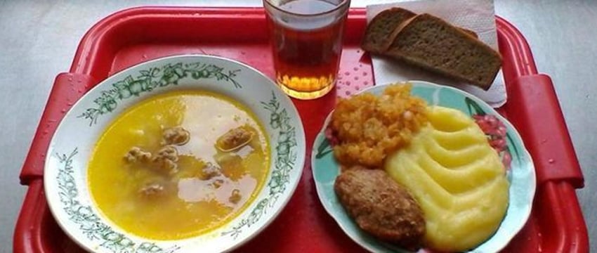 Сколько будут стоить обеды школьников, рассказали в Минобразования
