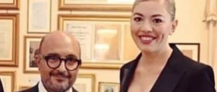 Бывшему любовнику итальянского министра запретили посещать парламент из-за шпионских очков