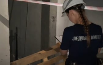В Беларуси 20-летний рабочий упал в шахту лифта с высоты 7 этажа