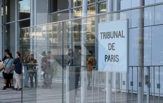 Павла Дурова освободили, но он не может покидать Францию