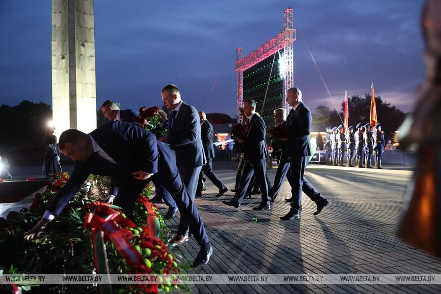 Около 20 тыс. человек стали участниками митинга-реквиема в Брестской крепости