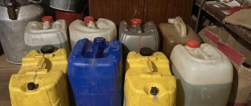 160 литров окрашенного топлива нашли у пенсионерки в Витебской области