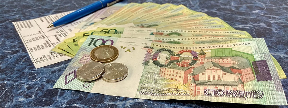 Нотариус рассказал, когда с зарплат белорусов могут вычесть часть денег без предупреждения