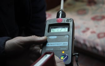 В Свислочи на рабочем месте обнаружили сильно пьяных полеводов — что было дальше