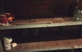 В Ивацевичах мужчина похитил у соседки 81 банку с закатками. Какое наказание ждёт?