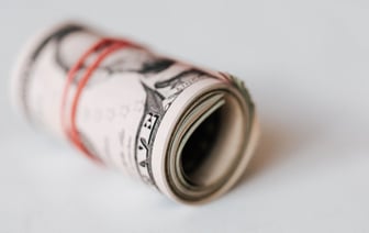 В бюджетном секторе Беларуси рост реальных зарплат отстает от среднего уровня