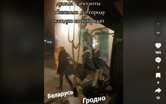 «Думала, сектанты обнаглели» — Белоруска заметила в Гродно людей в чёрных плащах. Кто такие? — Видео