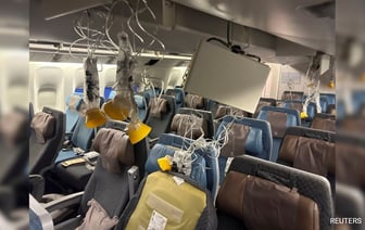 Три индийца из 229 человек, находившихся на борту рейса Singapore Airlines, пострадали в результате турбулентности.