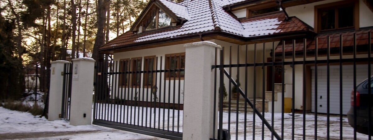 Поляки всполошились из-за «нового» налога на заборы. Минфин объяснил, кому придётся платить