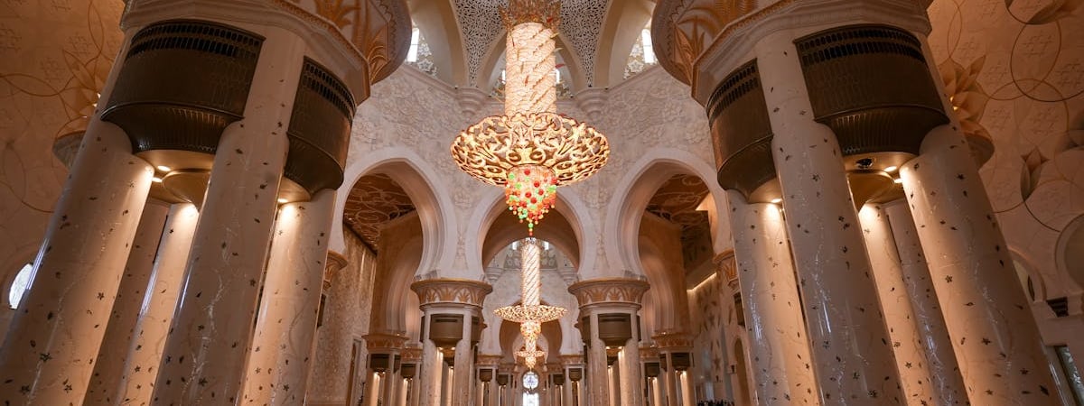 Власти ОАЭ отменили НДС на обмен и переводы в криптовалюте