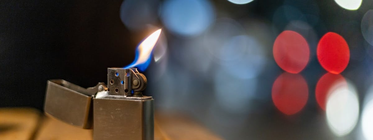 Виновата молния? В МЧС показали как 12 экипажей тушили ночной пожар на складе лидской «Лакокраски» — Видео