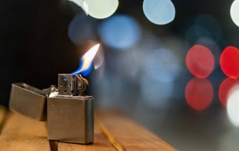 Виновата молния? В МЧС показали как 12 экипажей тушили ночной пожар на складе лидской «Лакокраски» — Видео