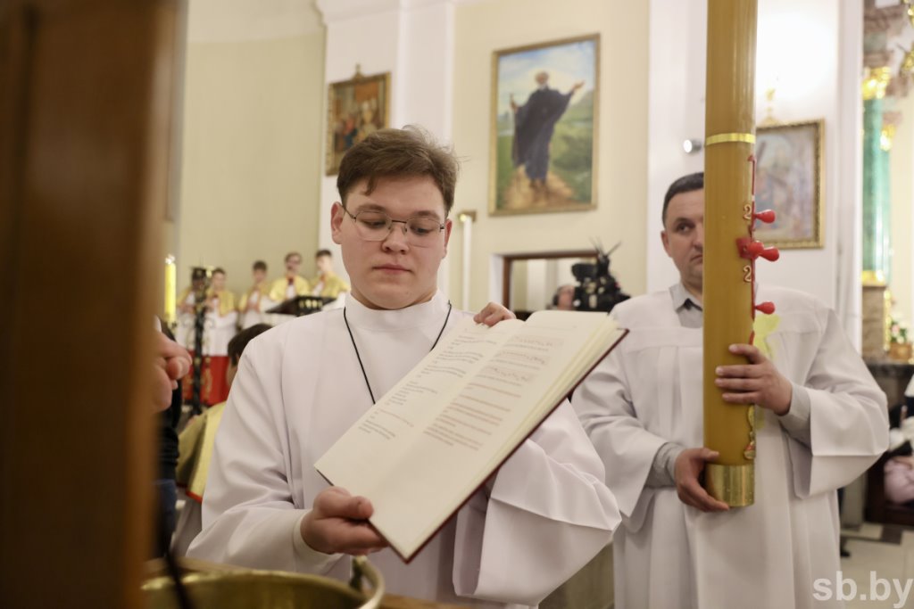 Католики Бреста отметили Пасху Христову