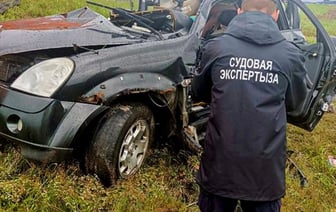 Судебные эксперты работают на осмотре места ДТП в Дрогичинском районе, в результате которого погибли 4 человека