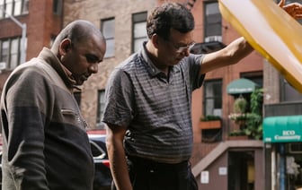 На видео попало, как участница фаершоу загорелась во время выступления — Видео