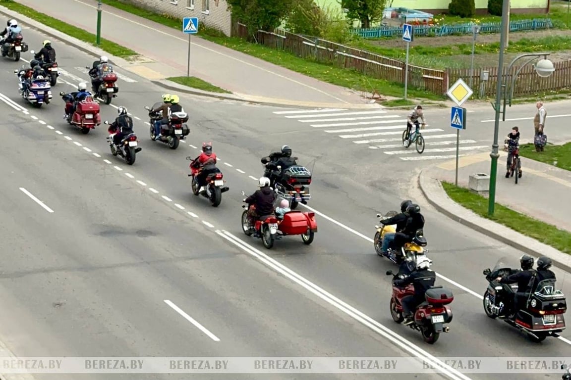 В Березе открыли мотосезон со священником и ГАИ