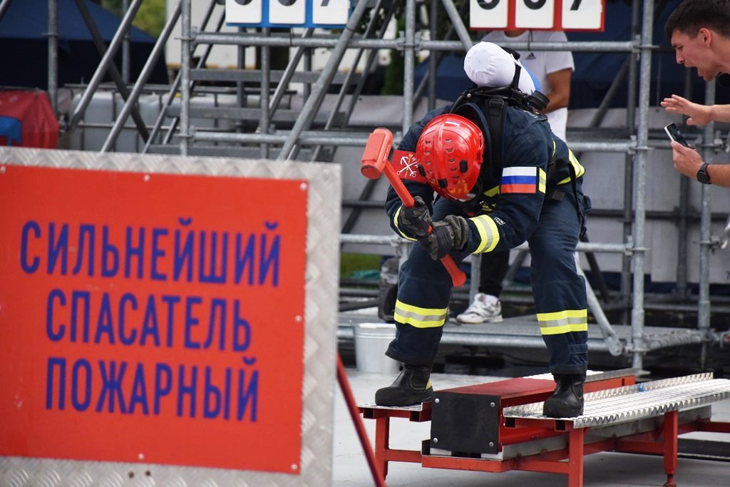 Показательные выступления МЧС в Бресте. Видео и фото