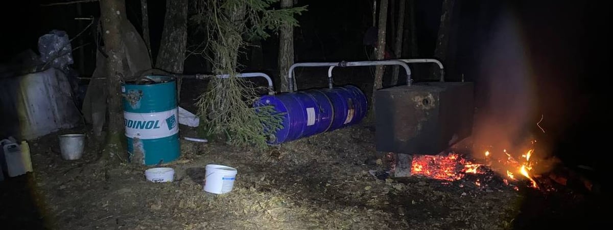 В Щучинском районе мужчину застали прямо за процессом гонки самогона — что было дальше