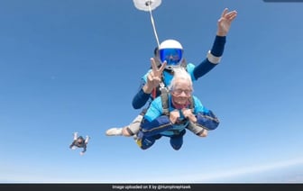 102-летняя женщина стала старейшей парашютисткой Великобритании.