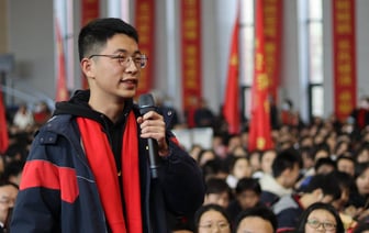 Politico предсказывает победу ультраправых на выборах в Европарламент