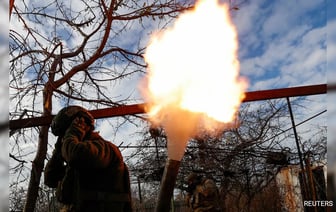 Россия заявляет, что захватила еще одну деревню в Украине, поскольку Киев усиливает наступление.
