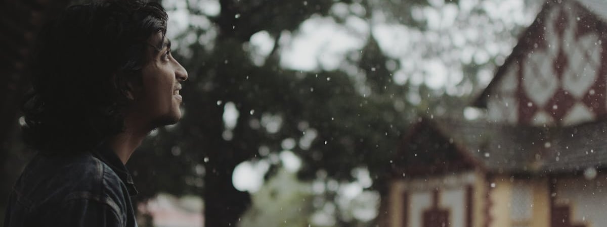 В Великобритании из-за сильных снегопадов задерживаются десятки поездов и авиарейсов