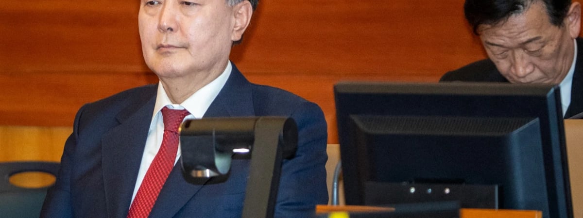 Президент Южной Кореи Юн Сок Ёль предстал сразу перед двумя разными судами