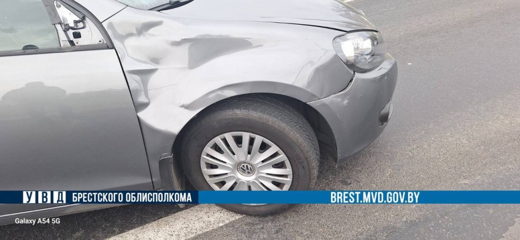Volkswagen сбил подростка на трассе в Брестском районе