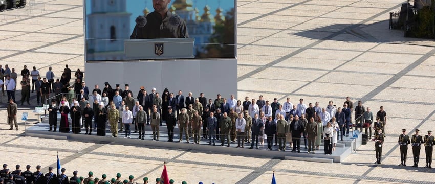 Президент Украины назвал Путина "Больным стариком с Красной площади" в новом видео.