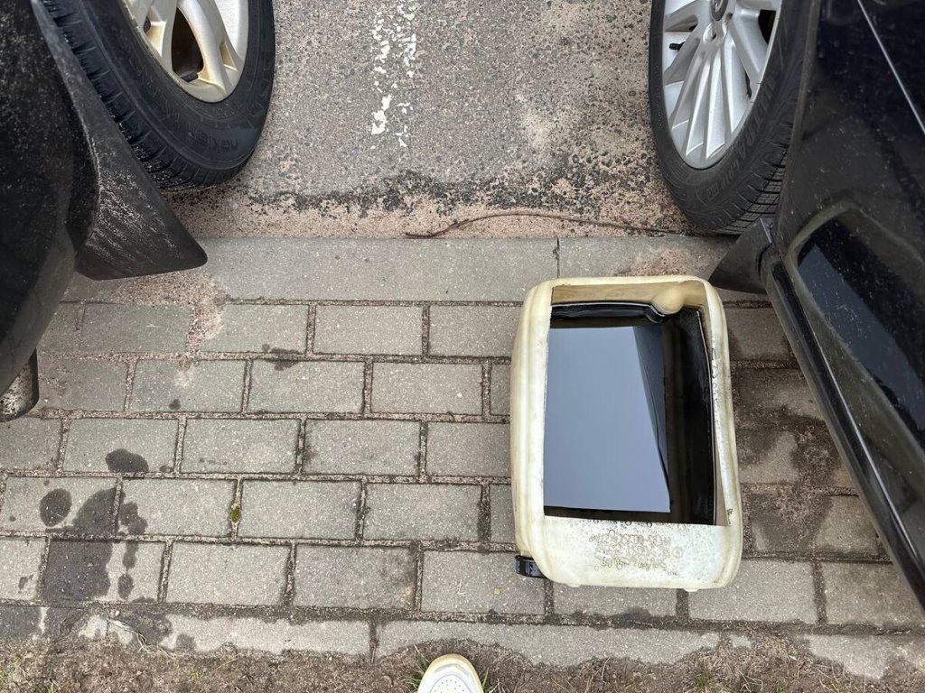 Сосед разлил моторное масло на асфальт. Предусмотрена ли за это ответственность в Беларуси?