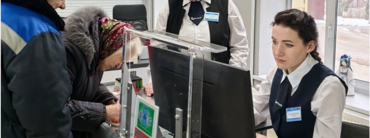 Белпочта решила досрочно выплатить пенсии и пособия за 8 марта. В каких регионах начислят на три дня раньше?