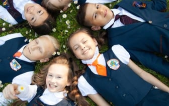 Деловой стиль одежды пропишут среди обязанностей школьников в Кодексе об образовании