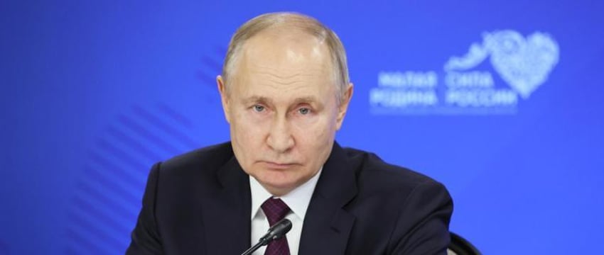 Выбрасывание русских за кордон затрагивает безопасность России, сказал Путин