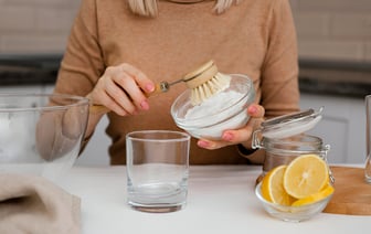 Что можно и нужно чистить лимоном? Эксперты назвали 5 вещей — Полезно